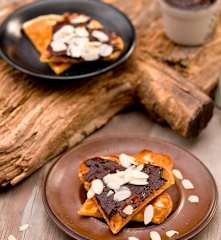 Gofry bananowe z kremem czekoladowo-orzechowym