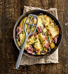 Quenelles de semoule et lard en gratin