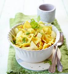 Farfalle s chřestem, pancettou a šafránem