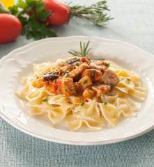 Pasta con berenjena y pez espada