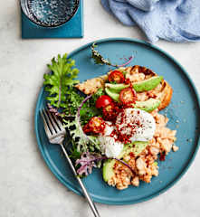 White bean smash with kale, eggs and avocado (Diabetes)
