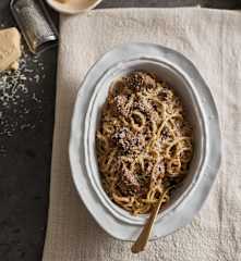 Massa com carne guisada