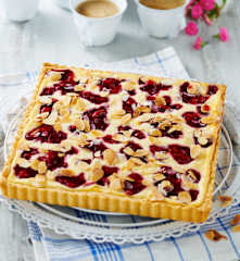 Himbeertarte mit Mandeln
