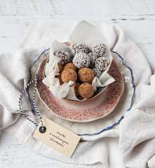 Kulki z suszonymi śliwkami