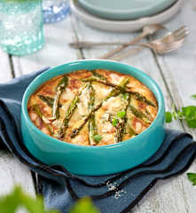 Clafoutis aux asperges vertes, amandes et parmesan