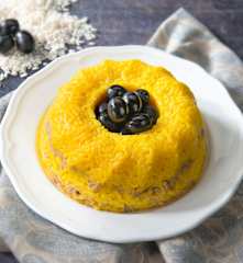 Anello di riso giallo al tonno e olive