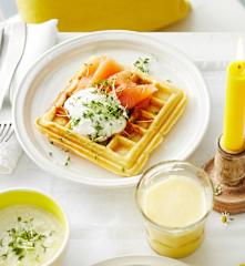 Pikante Waffeln mit Räucherlachs