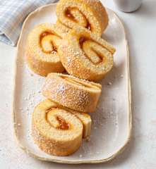 Schnelle Biskuitroulade