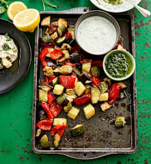 Legumes no forno com molho de iogurte e azeite aromatizado