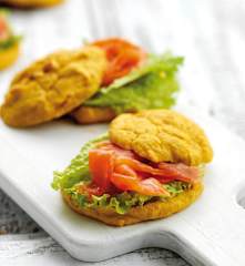 Focacce di patata americana con trota affumicata