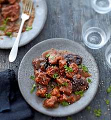 Agneau confit aux pruneaux