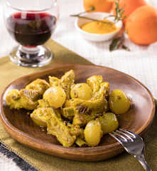 Costine marinate al finocchio e curcuma con cipolline