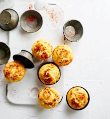 Muffins de milho e salmão