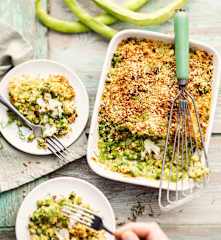 Gratin de printemps merlu, petits pois et fèves, sauce aux herbes