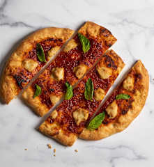 Pizza con mozzarella de nuez de la India TM6