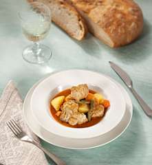 Guiso de patatas y alcachofas con cordero