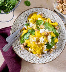 Fettuccine mit Möhren-Ingwer-Sauce, Walnüssen und Ziegenkäse