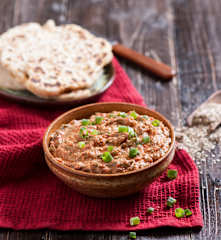 Tuńczykowa pasta z sumakiem