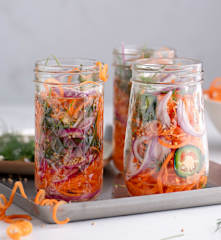 Encurtido picante de espirales de zanahoria