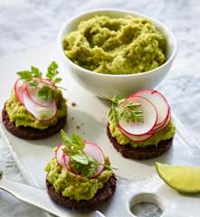 Avocado-Erbsen-Hummus