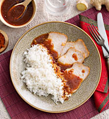 Lomo en salsa Thai con arroz al vapor en cocción lenta