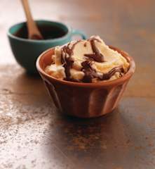Gelado de baunilha com molho de Mars®