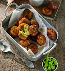 Edamame-Falafeln mit Sesam-Joghurt-Dip