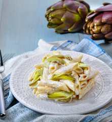 Penne con crema di limone e carciofi