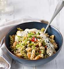 Bol al gusto con salsa de legumbres