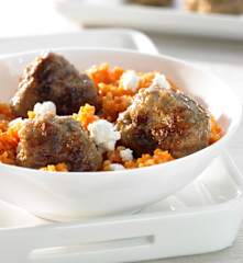 Hackbällchen mit Tomatenbulgur und Feta