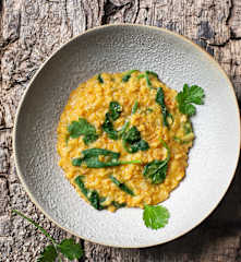 Dhal de coco con espinacas