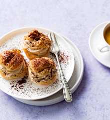 Profiteroles de tiramisú