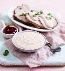 Dip jogurtowy z żurawiną i curry