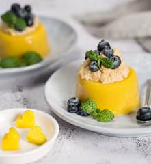 Wegańska galaretka z mango i mus z nerkowców