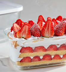 草莓盒子蛋糕