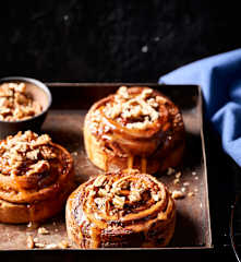 Brioche roulée à la Cannelle, Caramel et Noix de Pécan