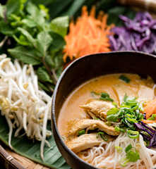 Khao poon (Sopa picante con fideos de arroz, pollo y verduras) - Laos