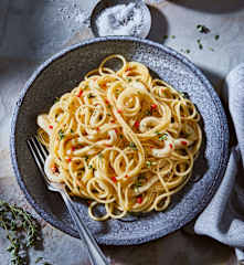 Spaghetti aglio e olio mit Tintenfischringen
