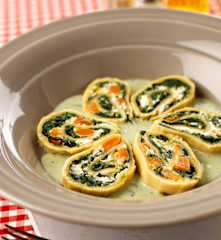 Rolo de massa fresca com ricota, espinafres e abóbora