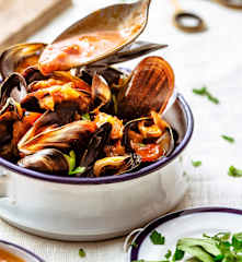 Mussels in Spicy Tomato Sauce