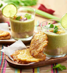 Leche de tigre con patacones - Perú