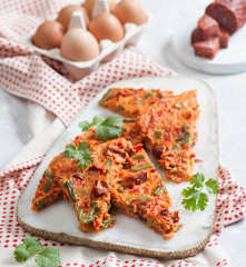 Frittata z fasolką, papryką i chorizo