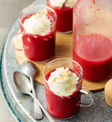 Soupe de framboises, crème Chantilly au citron