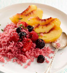 Couscous aux pêches et fruits rouges