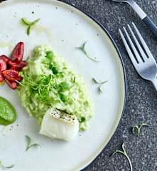 青豆烩饭配鳕鱼