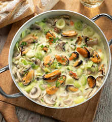 Mejillones con champiñones y puerros en salsa