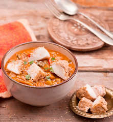 Gulasz warzywny z dorszem i pastą tahini