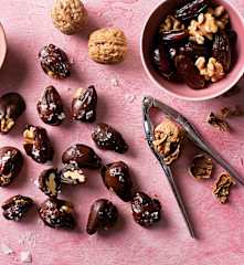 Dátiles con frutos secos y chocolate