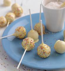 Cake pops de chocolate branco