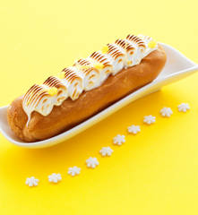 Éclair alla crema di limone 